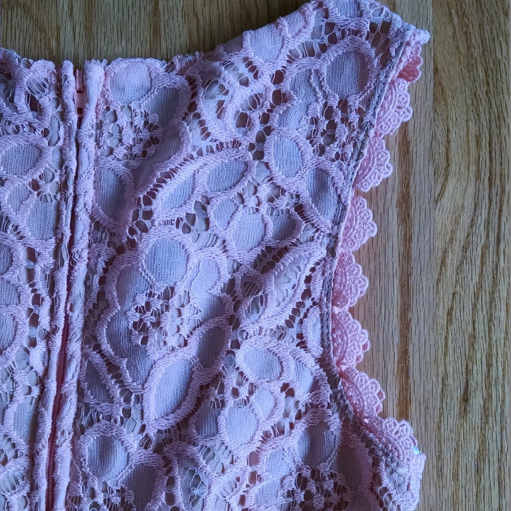 Peach lace fit and flare dress - Picture 4 of 7